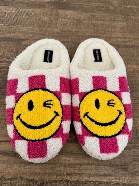 Joe Boxer Wink Smiley Checkerboard Fuzzy Slippers - Pink & Yellow